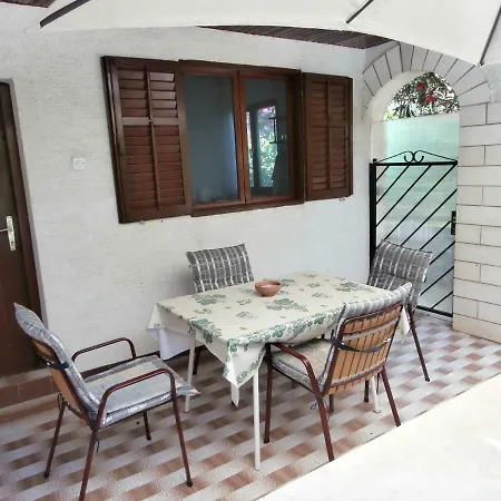 Dvije Palme Apartment